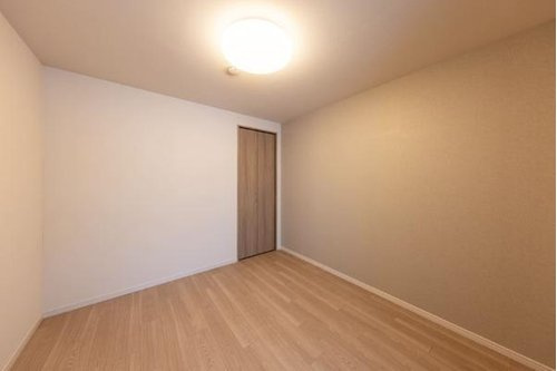 新甲子園マンションの洋室