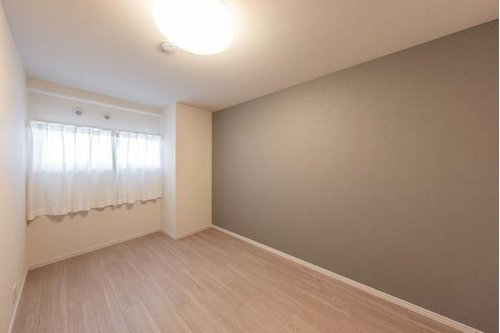 新甲子園マンションの洋室
