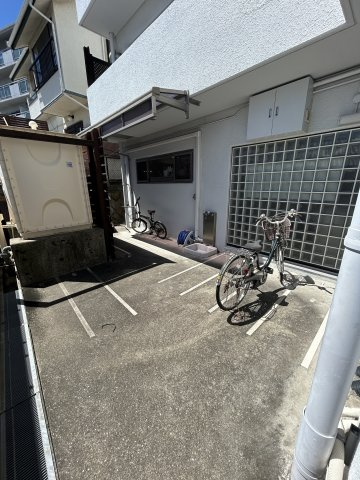 サンクラッソ阪急六甲駅前EASTの駐車場