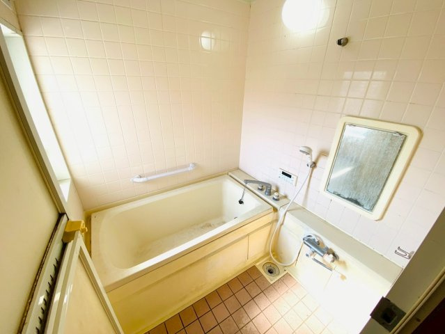 富里市立沢新田戸建の浴室