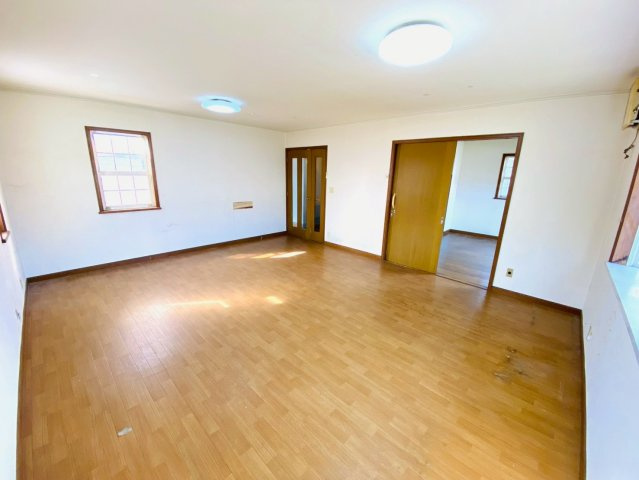 富里市立沢新田戸建の居間・リビング