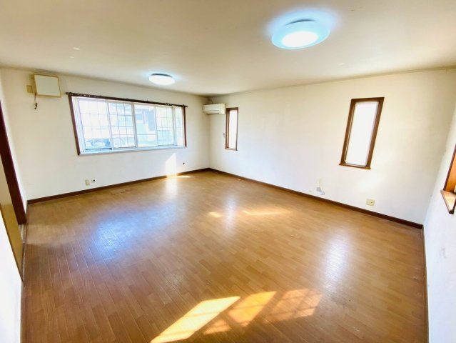 富里市立沢新田戸建の居間・リビング