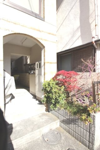 大和屋マンションのエントランス|毎日通るエントランスはこのようになっています。