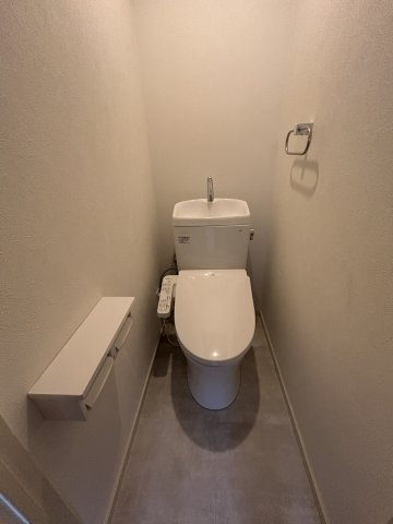 大和屋マンションのトイレ|ゆったりとした空間のトイレです。