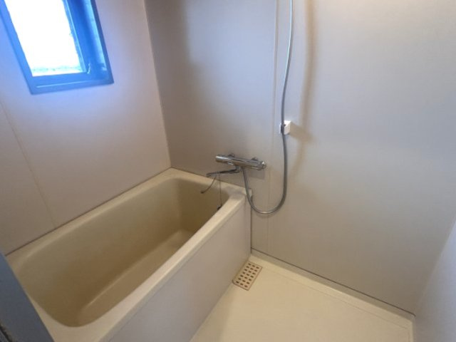 大和屋マンションの浴室|ゆったり過ごせるお風呂です。