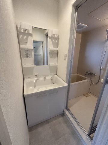 川崎市高津区諏訪３丁目の賃貸マンションの洗面所|独立洗面化粧台が付いています。