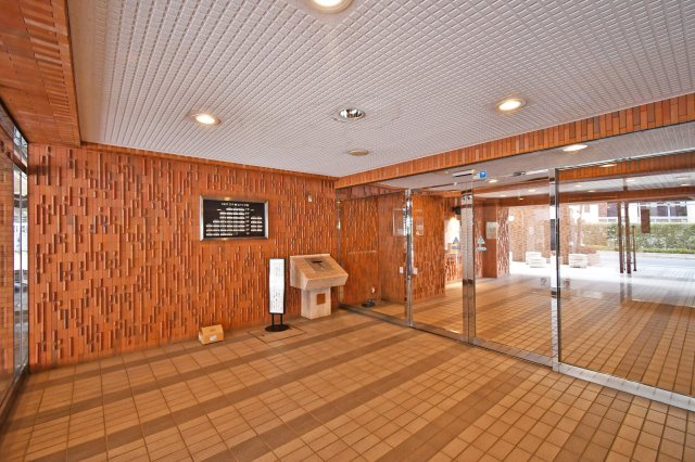 ライオンズマンション上尾のエントランス