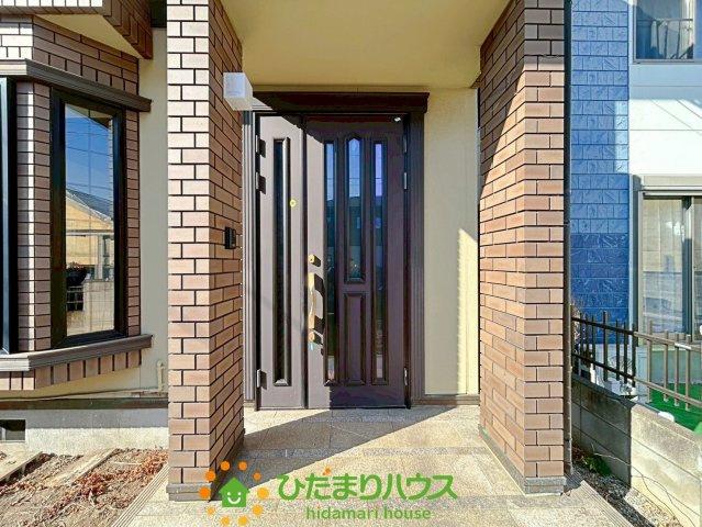 古河市駒羽根1期　中古一戸建ての玄関