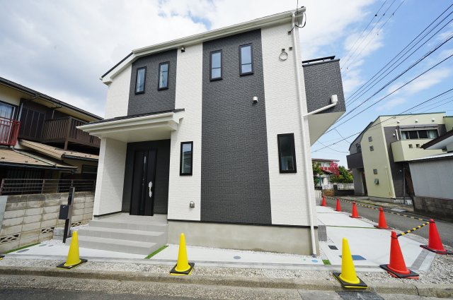 【星川駅徒歩圏】角地×19帖LDKの開放感ある新築戸建て｜仲介手数料無料