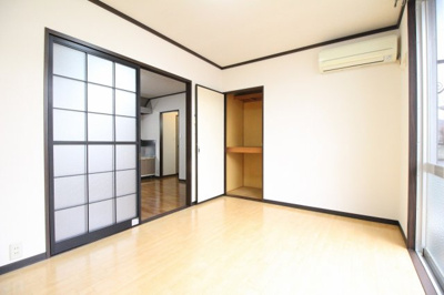 【寝室】 | コーポWILL B | 使い勝手のいい寝室です