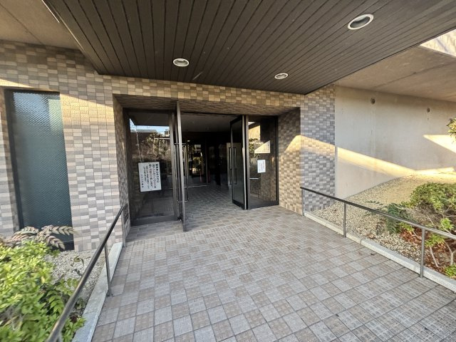 フォリア岡本のエントランス