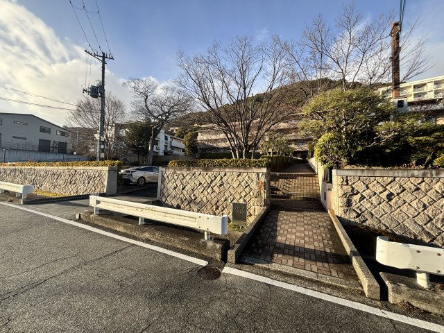 フォリア岡本