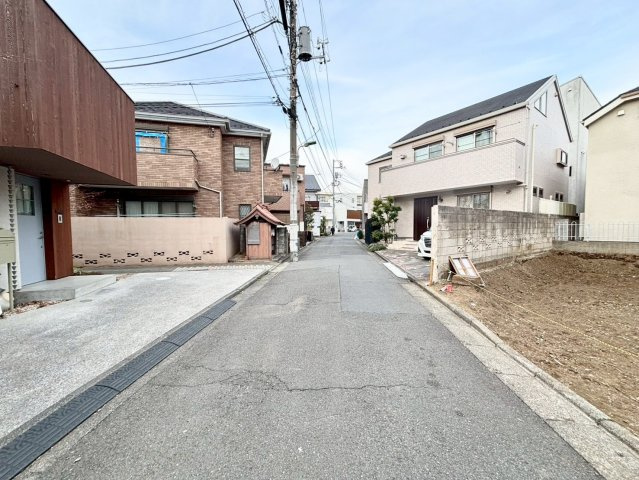 大田区石川町1丁目　建築条件無し売地の前面道路含む現地写真|2026.02.20撮影

現地ご見学希望・資料請求などお気軽にお問い合わせ下さい！
03-5990-5201