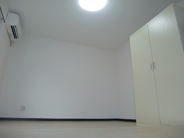 ルーブル西灘の洋室