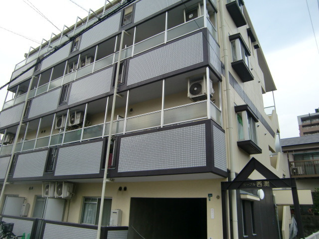 ルーブル西灘の外観