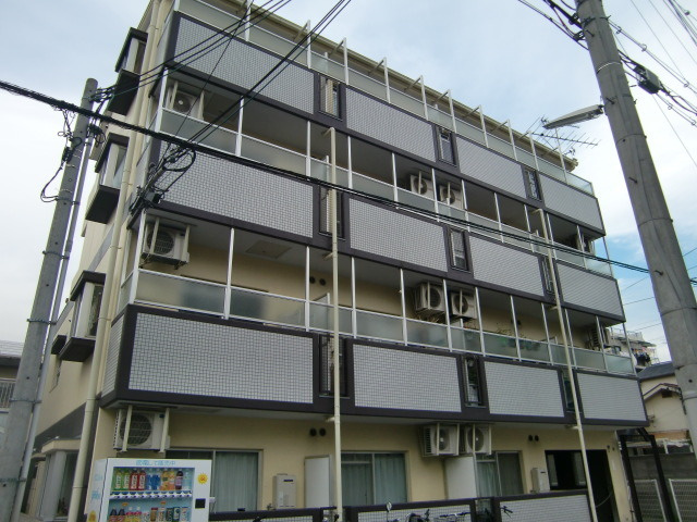 ルーブル西灘の外観