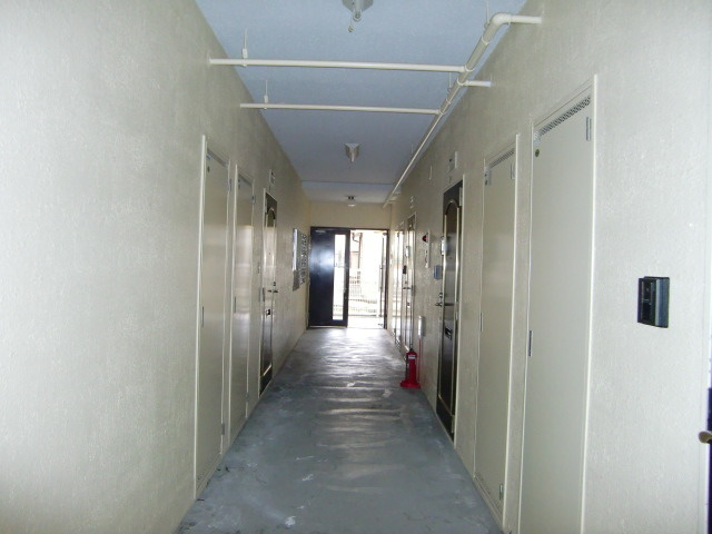 ルーブル西灘のエントランス