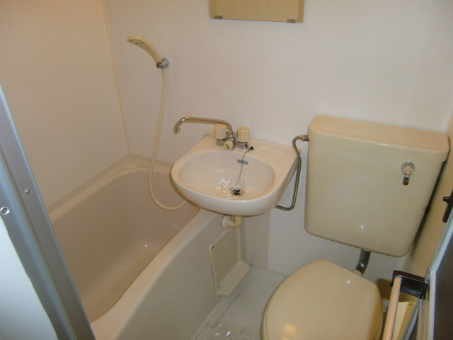 ルーブル西灘の浴室