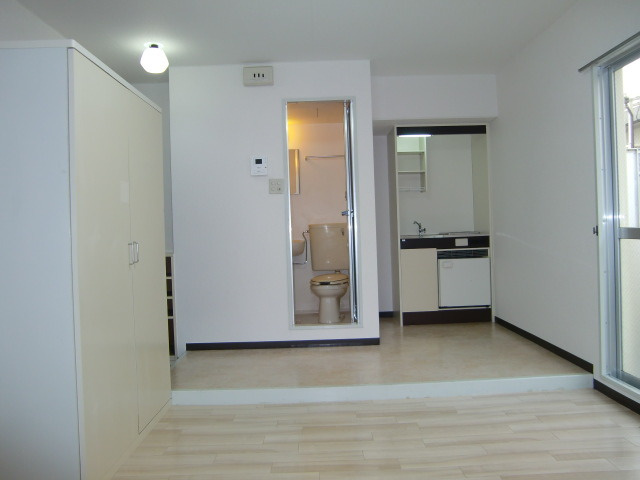 ルーブル西灘の洋室