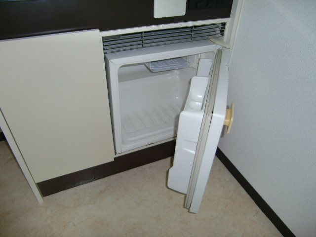 ルーブル西灘の洗面所|ミニ冷蔵庫