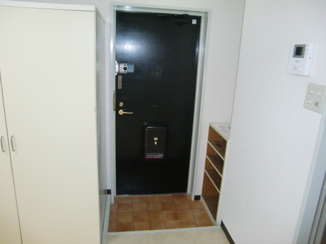 ルーブル西灘の玄関