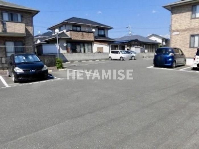 コンフォール竹松 I棟の駐車場