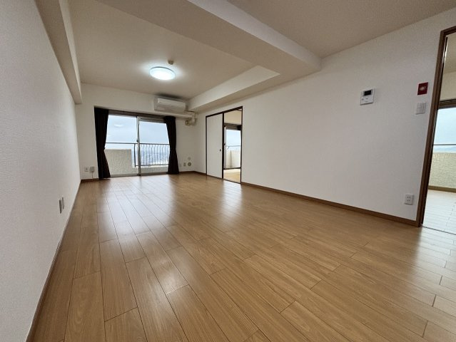 高尾パークハイツA棟の居間・リビング