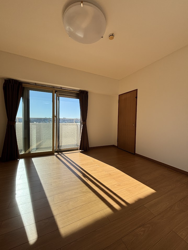 高尾パークハイツA棟の洋室|南側洋室