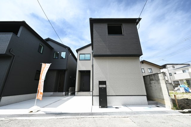 リナージュ塚口町5丁目新築一戸建て│3LDK+駐車1台可の外観|家族に安心の設計、建設性能評価取得×長期優良住宅◎LDに床暖房が標準装備されています。詳細はお気軽にお問い合わせください。
