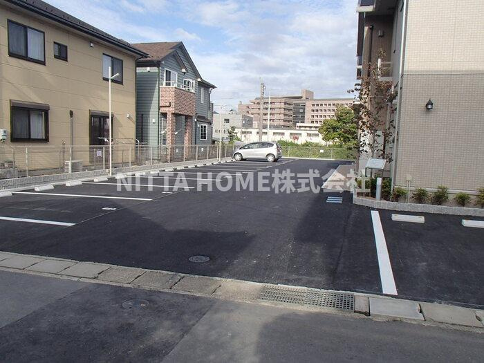 リジエル　グラースの駐車場|敷地内駐車場です◎