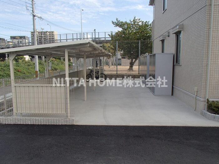 リジエル　グラースのその他共用部分|屋根付きの駐輪場です＊