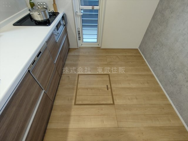 【キッチン】 | 東松山市六軒町　全3棟　2号棟 | キッチン床下収納庫
