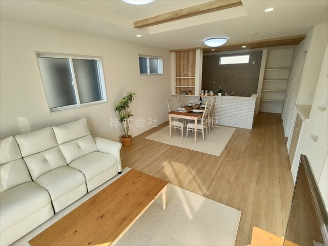 【居間・リビング】 | 東松山市六軒町　全3棟　2号棟 | ゆったり過ごせる居間です