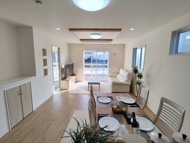 【居間・リビング】 | 東松山市六軒町　全3棟　2号棟 | リビング