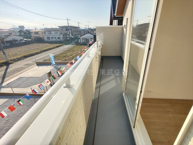 【バルコニー】 | 東松山市六軒町　全3棟　2号棟 | 外からの目が気にならないバルコニーで洗濯物が干せます