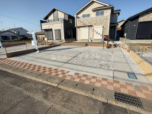 【駐車場】 | 東松山市六軒町　全3棟　2号棟 | 並列3台駐車可能です