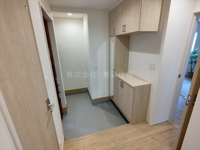 【玄関】 | 東松山市六軒町　全3棟　2号棟 | 落ち着いた玄関です