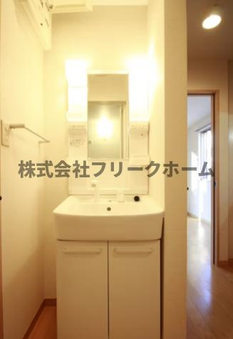 三鷹市上連雀５丁目のアパートの洗面所