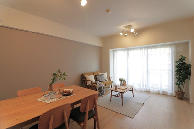 【居間・リビング】 | ファミールパーク鶴見 | LDK（約14.7帖）