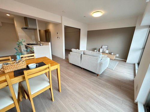 シャトー西宮の居間・リビング