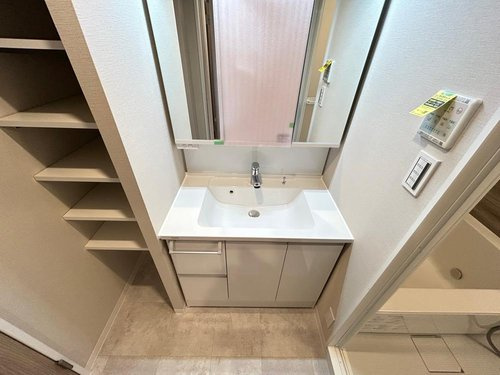 シャトー西宮の独立洗面台