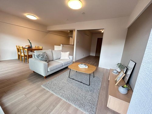 シャトー西宮の居間・リビング