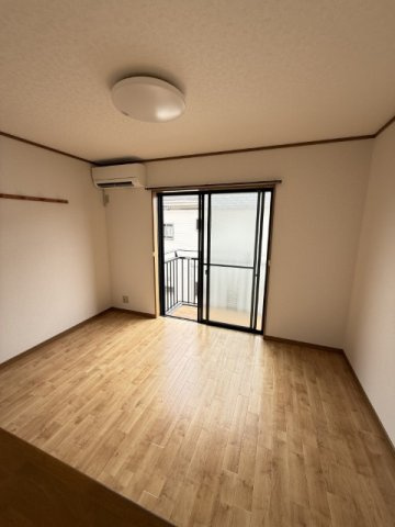 加古川市別府町別府のアパートの洋室|明るい洋室です