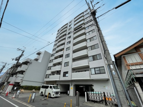 コスモトゥディの外観