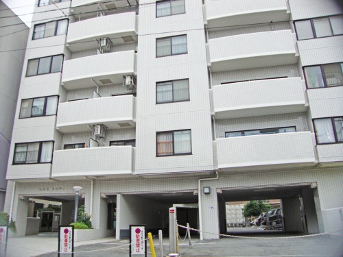 コスモトゥディの外観