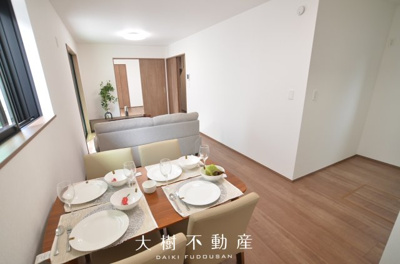 【居間・リビング】 | 座間市入谷西２丁目　新築戸建て　全2棟【仲介手数料無料】