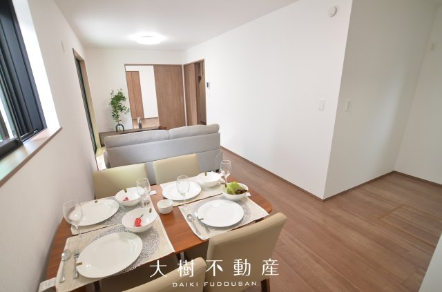 【居間・リビング】 | 座間市入谷西２丁目　新築戸建て　全2棟【仲介手数料無料】