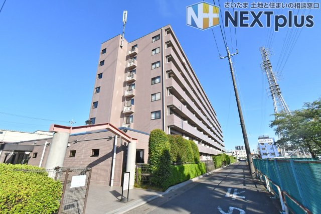 ファミール大宮宮原壱番館の外観|【外観】1995年3月築、RC造8階建のマンション。ニューシャトル「東宮原」駅徒歩4分、高崎線「宮原」駅徒歩15分も利用可。エレベーター、駐輪場・バイク置場あり。管理会社へ全部委託（要確認）。