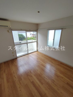 【居間・リビング】 | グリーンステージ中山A | イメージ写真です。