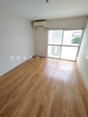 【居間・リビング】 | グリーンステージ中山A | イメージ写真です。